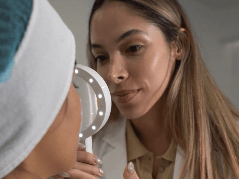 Consulta dermatológica - Dra. Ana Colmenarez